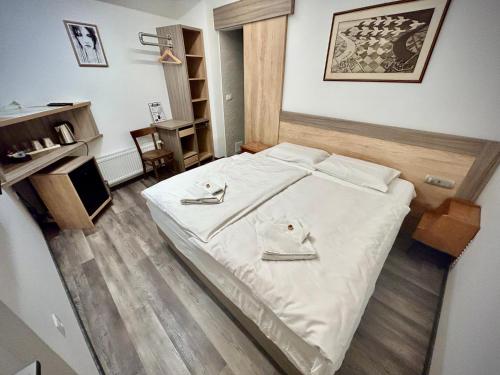 Letto o letti in una camera di OH Apartments & Rooms