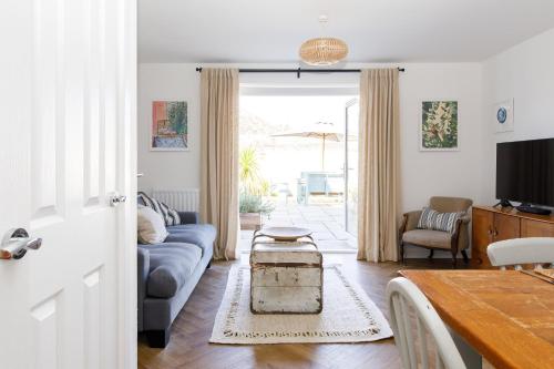 Μια τηλεόραση ή/και κέντρο ψυχαγωγίας στο Sanderling House, walk to beach
