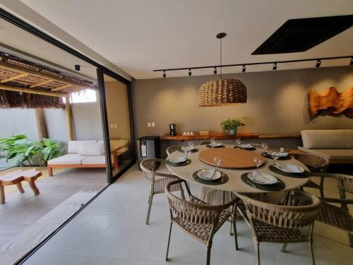 a dining table and chairs in a living room at Kanui Milagres 112 in São Miguel dos Milagres