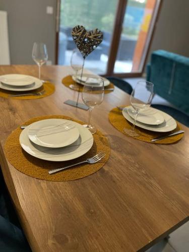 Photo de la galerie de l'établissement Ô calme Cosy - Jardins et Villes - Expérience Unique - Wifi Gratuit - Parking gratuite, à Grenoble