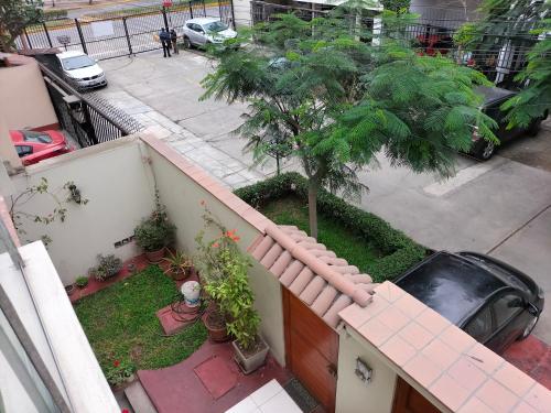 an aerial view of a balcony with a car on a street at Lugar cómodo y seguro in Lima