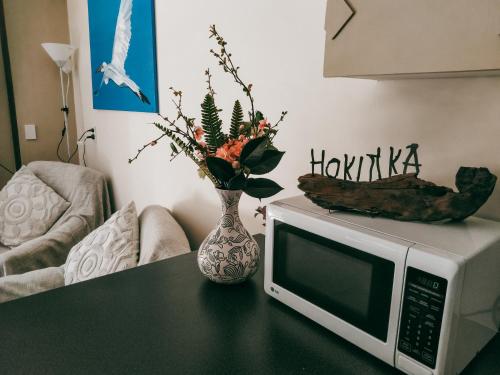 Kuchyň nebo kuchyňský kout v ubytování Evergreen Escape Hokitika