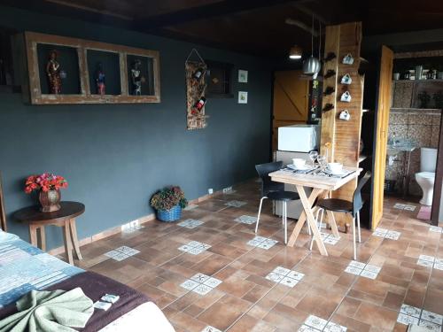 Φωτογραφία από το άλμπουμ του Chalé Pakere Montebello Lumiar - lareira, wi-fi, sauna, piscina - vista incrível - locação do chalé sem prestação de serviços σε Lumiar
