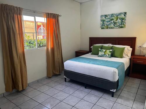 a bedroom with a bed and a window at Chalchuapa, Santa Ana La Casa de Sussy, El Salvador in Chalchuapa