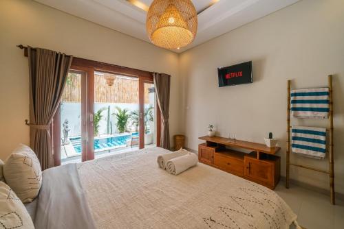 Кровать или кровати в номере Villa 3BR Canggu Tropical Vibes !