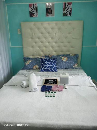 Katil atau katil-katil dalam bilik di Azure Urban Residences