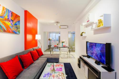 TV a/nebo společenská místnost v ubytování W Phuket