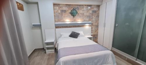 Postel nebo postele na pokoji v ubytování EL FARO HOTEL