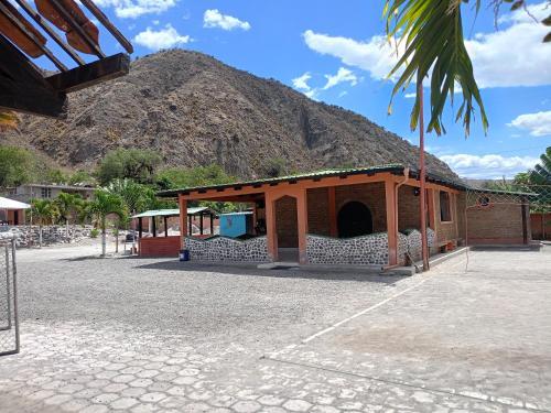 a building with a mountain in the background at Villas Norita in Ibarra