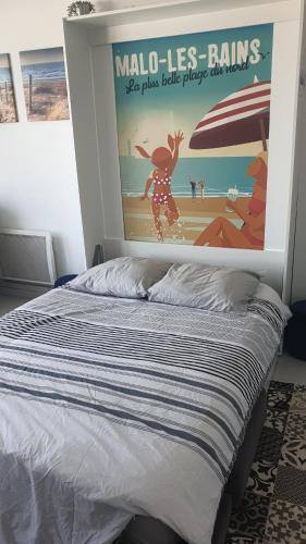 Posteľ alebo postele v izbe v ubytovaní studio Vue mer au cœur de malo les bains pieds dans l eau