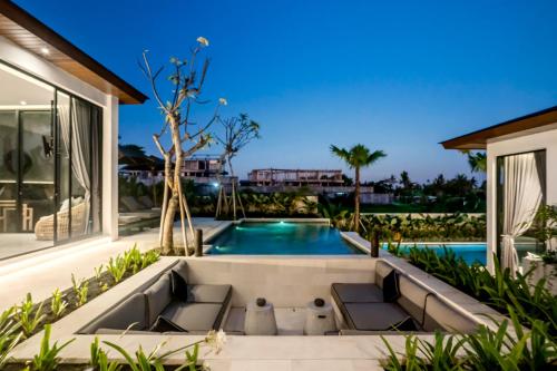 Πισίνα στο ή κοντά στο La Villa Desir by BaliSuperHost