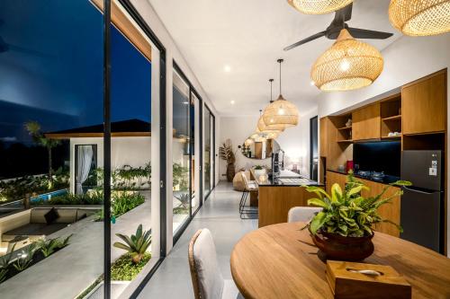 Μια τηλεόραση ή/και κέντρο ψυχαγωγίας στο La Villa Desir by BaliSuperHost