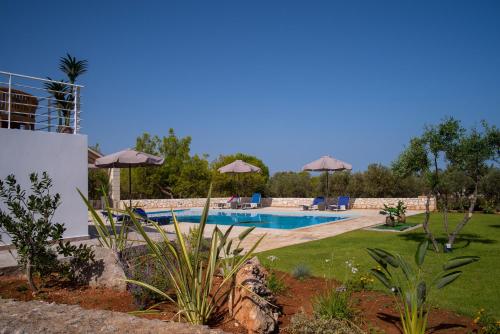 Swimmingpoolen hos eller tæt på Al Aker Villa with private pool