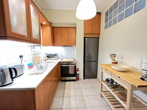 Η κουζίνα ή μικρή κουζίνα στο Michael - 1BR in the Heart of Ancient Athens