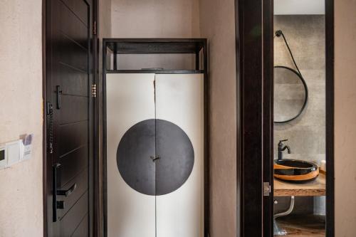 TongxiangにあるTingjian Musu Private Soup Design Homestay - South Gate of Wuzhen Xizha Scenic Areaのギャラリーの写真