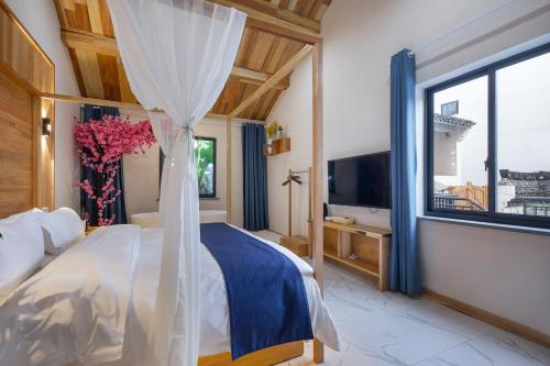 Tingjian Musu Private Soup Design Homestay - South Gate of Wuzhen Xizha Scenic Areaにあるベッド