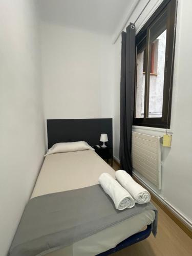 Voodi või voodid majutusasutuse Toledo habitaciones toas