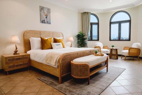 Postel nebo postele na pokoji v ubytování HiGuests - Palm Beach Paradise Villa with Private Pool
