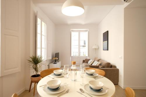 Reina María Cristina, céntrico y luminoso