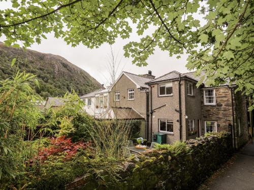 a house in the middle of a garden at Ty Nain in Caernarfon