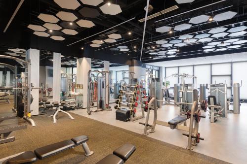 a gym with lots of treadmills and machines at Holiday Inn Express Xi'an Qujiang South by IHG in Xi'an