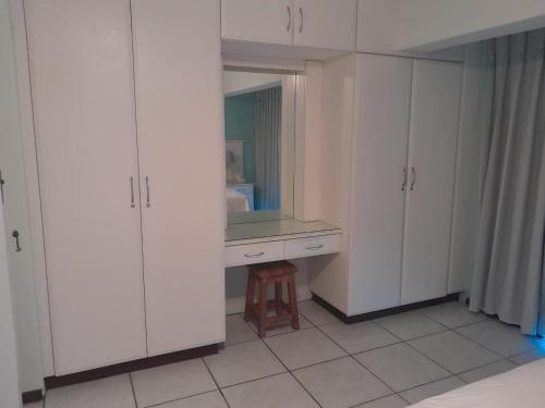 A kitchen or kitchenette at Nomads Nook 7 Sea view 6 Sleeper