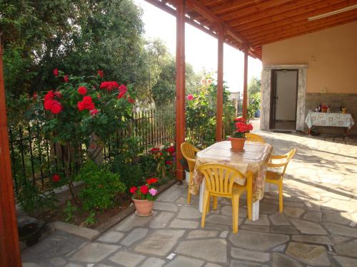 Gallery image of Filaktos Studios in Skala Sotiros