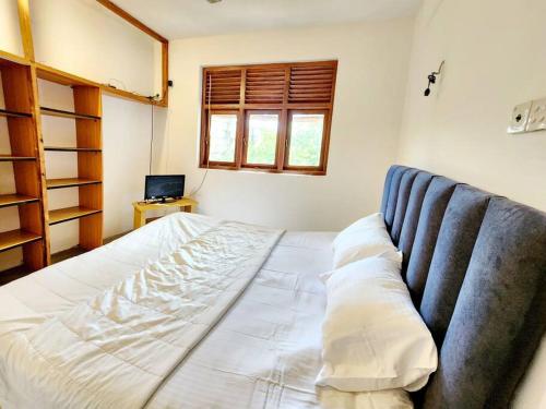 Кровать или кровати в номере Luxury Haven: Spacious Two Bedroom Villa with Parking