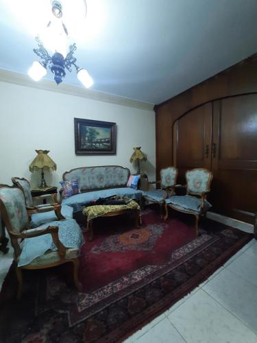 Svetainės erdvė apgyvendinimo įstaigoje Apartment For Rent at Gamal Abdelnasser Street directly near from the sea