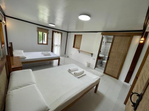 Postel nebo postele na pokoji v ubytování Dahun Villas Siargao