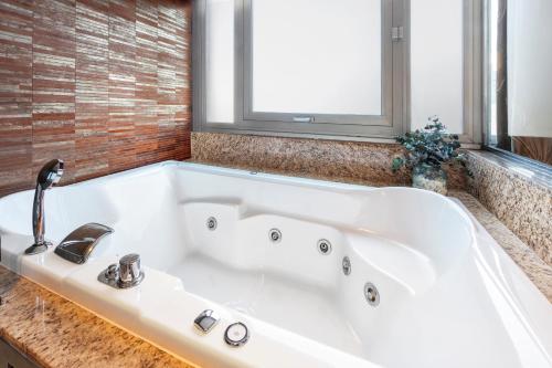 Bilik mandi di Melia Madrid Princesa