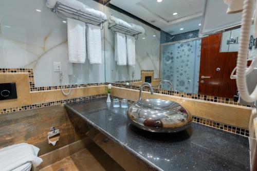 a large bathroom with a sink and a toilet at Safir Marsa Matrouh Resort in Marsa Matruh