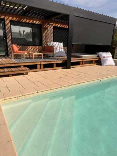 Πισίνα στο ή κοντά στο Quinze suites et wellness de luxe