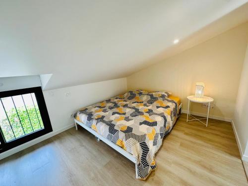 a small bedroom with a bed and a window at La Halte Occitane - Logement neuf 6 personnes 3 chambres tout confort in Montauban