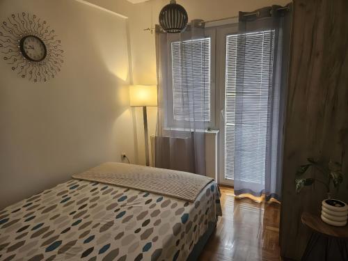 Ένα ή περισσότερα κρεβάτια σε δωμάτιο στο Apartman Odmor012