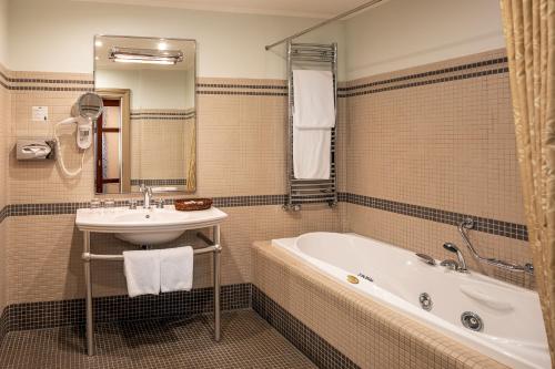 Un baño de Iron Gate Hotel & Suites Prague by BHG