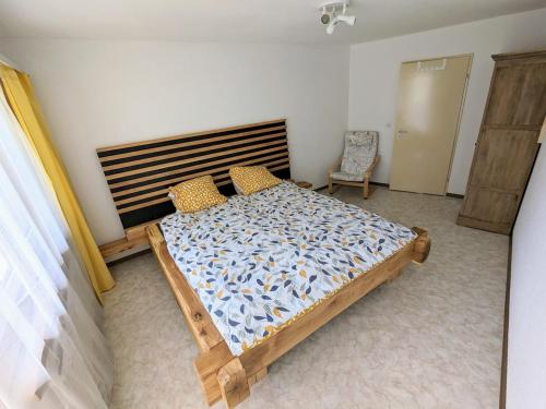 a bedroom with a bed and a chair at Petit Trianon 1,3 - Grosses Familiennest komplett renoviert in Leukerbad