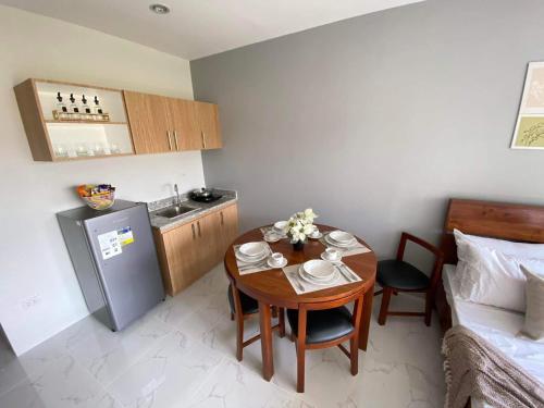 Una cocina o cocineta en The Garden