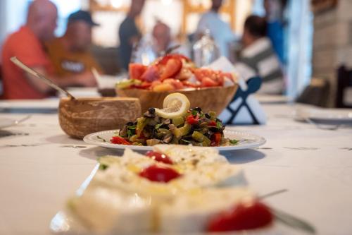 Φαγητό σε αυτό το ξενοδοχείο ή κάπου εκεί κοντά