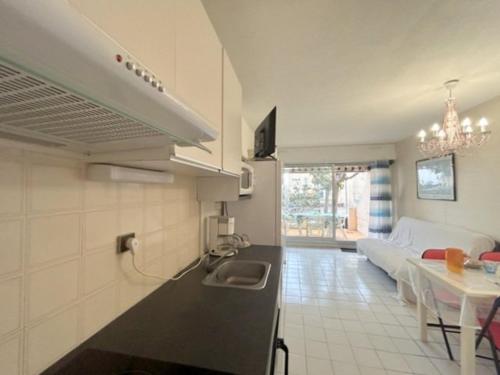 Appartement T2 situé proche de la mer terrasse parking privé 4POPL8