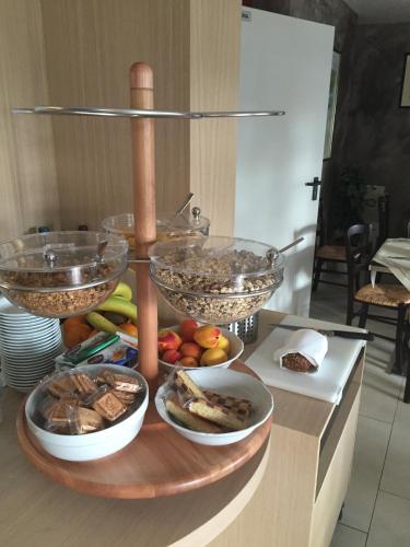 a tray of food on a counter with bowls of food at Hotel Alla città di Trieste in Grado