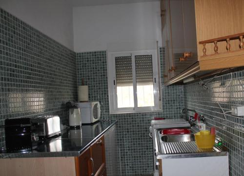 Una cocina o zona de cocina en Rambla Retreats Apartment Rojo with shared pool & hot tub Stunning views in Oria