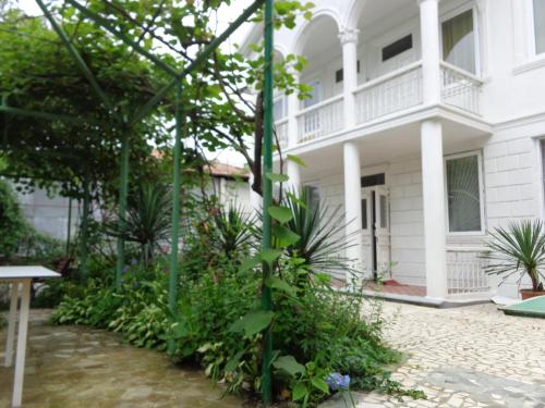 Gallery image of White Guest House in Batumi