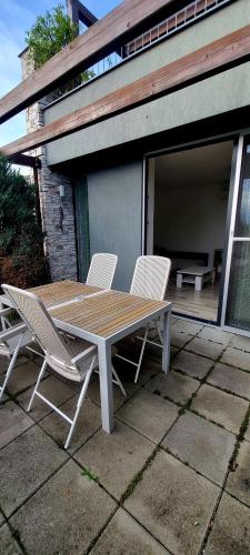 a picnic table and two chairs on a patio at Apartmán Pavlov Pálavské vinohrady in Pavlov