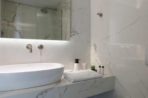 Ένα μπάνιο στο Sunshine Suite by Athens Riviera Suites