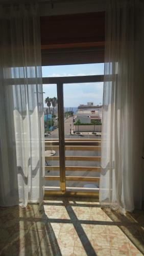 a room with a large window with a view at Torre Colimena Appartamento Ralf in Torre Colimena