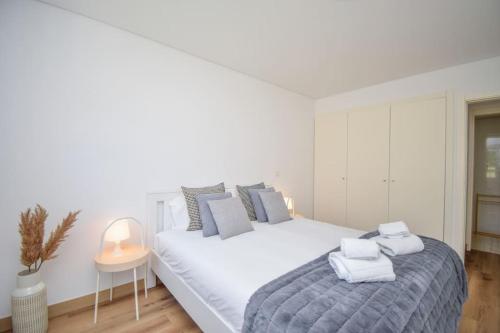 Postel nebo postele na pokoji v ubytování Apartamento elegante com terraço - 800 metros da praia
