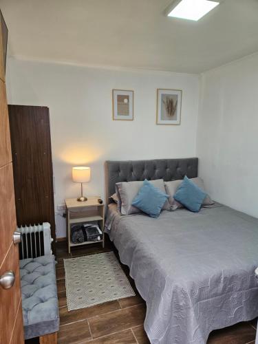 Un pat sau paturi într-o cameră la Guest House Club Hípico