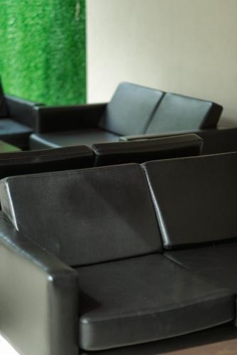 a row of black leather seats in an auditorium at HOTEL VITAL in Baile Felix