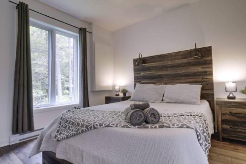 Ένα ή περισσότερα κρεβάτια σε δωμάτιο στο Chalet L'Hérisson (Modern, Spa, BBQ, waterfront)